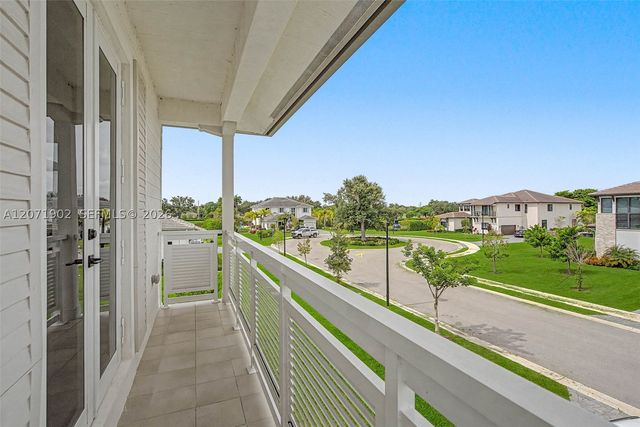 2440 SW 122nd Ter, Davie, FL 33325