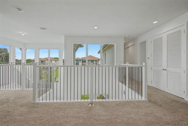 2440 SW 122nd Ter, Davie, FL 33325