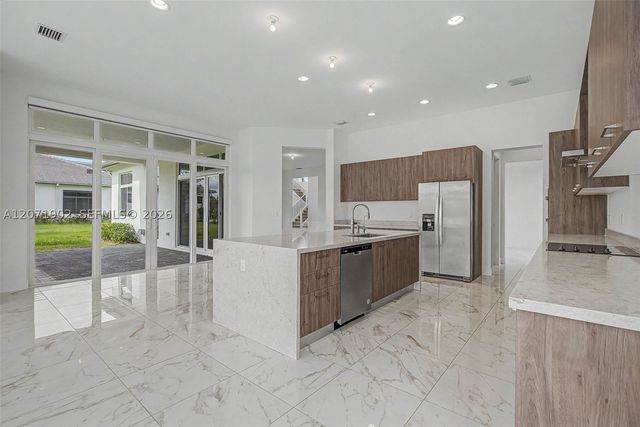 2440 SW 122nd Ter, Davie, FL 33325