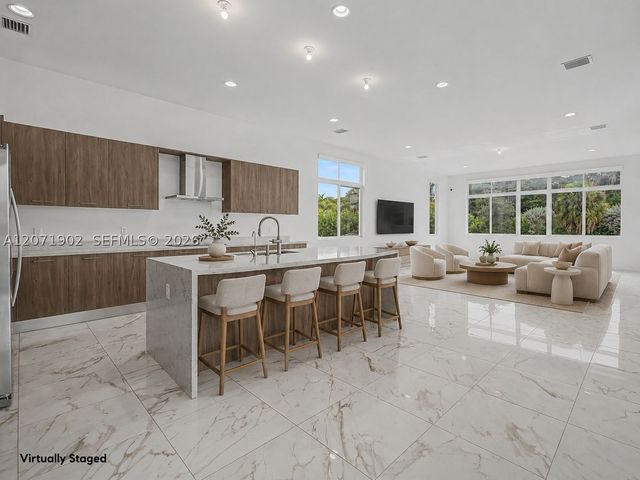 2440 SW 122nd Ter, Davie, FL 33325