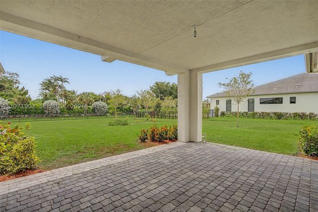 2440 SW 122nd Ter, Davie, FL 33325