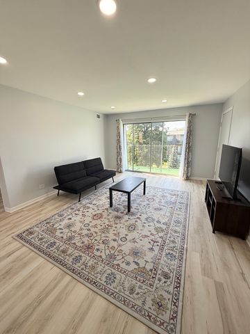 9419 Bay Colony Drive 3E, Des Plaines, IL 60016
