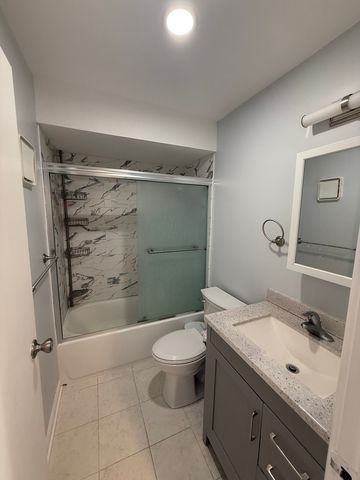 9419 Bay Colony Drive 3E, Des Plaines, IL 60016