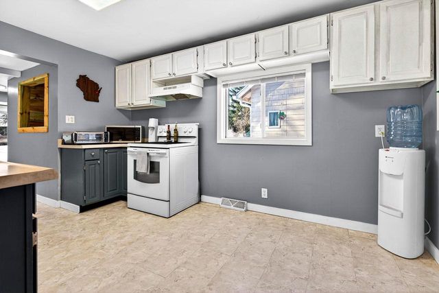 1221 HILLCREST DRIVE, Kaukauna, WI 54130