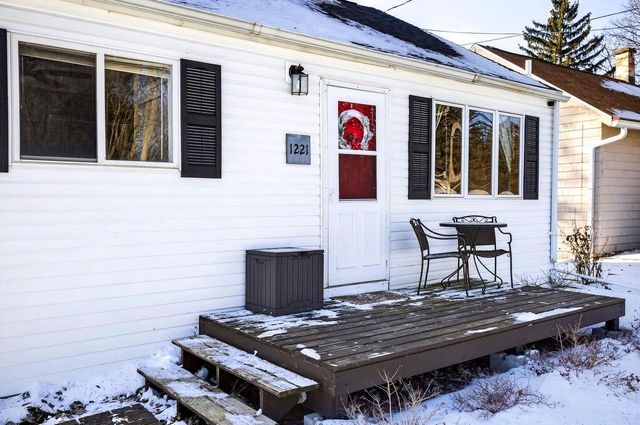 1221 HILLCREST DRIVE, Kaukauna, WI 54130