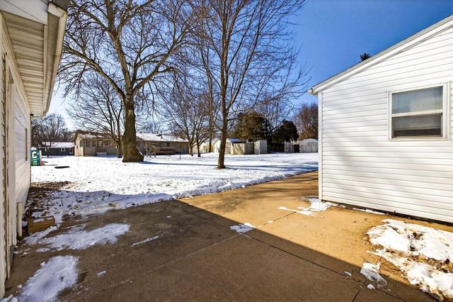 1221 HILLCREST DRIVE, Kaukauna, WI 54130