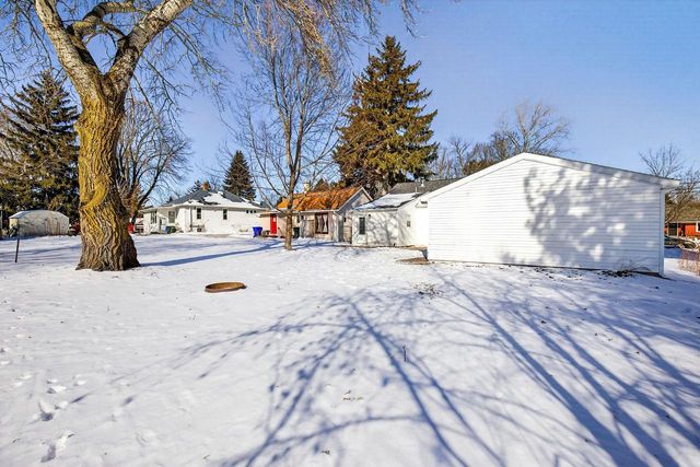 1221 HILLCREST DRIVE, Kaukauna, WI 54130