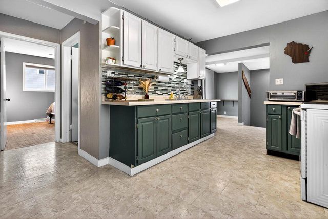 1221 HILLCREST DRIVE, Kaukauna, WI 54130