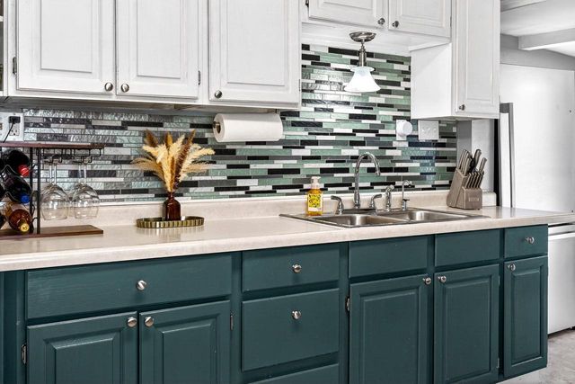 1221 HILLCREST DRIVE, Kaukauna, WI 54130