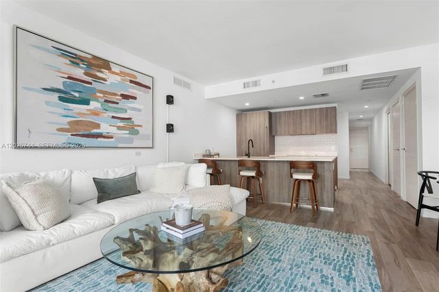 801 S Miami Avenue 2004, Miami, FL 33130