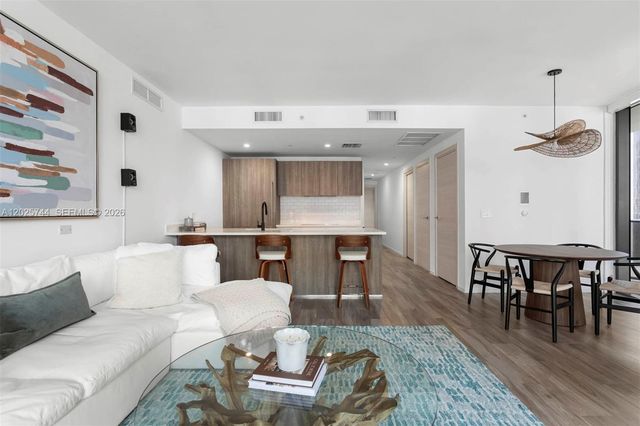 801 S Miami Avenue 2004, Miami, FL 33130