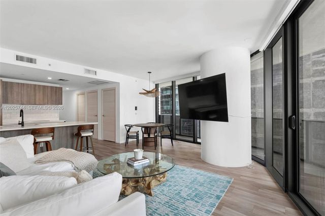 801 S Miami Avenue 2004, Miami, FL 33130