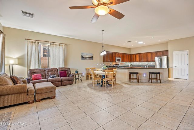 7836 W Orpine Court, Tucson, AZ 85743