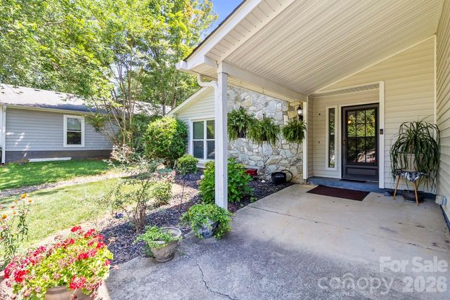 6325 Ellesmere Court, Charlotte, NC 28227