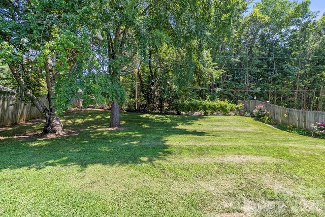 6325 Ellesmere Court, Charlotte, NC 28227