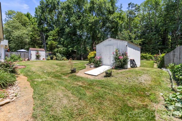 6325 Ellesmere Court, Charlotte, NC 28227