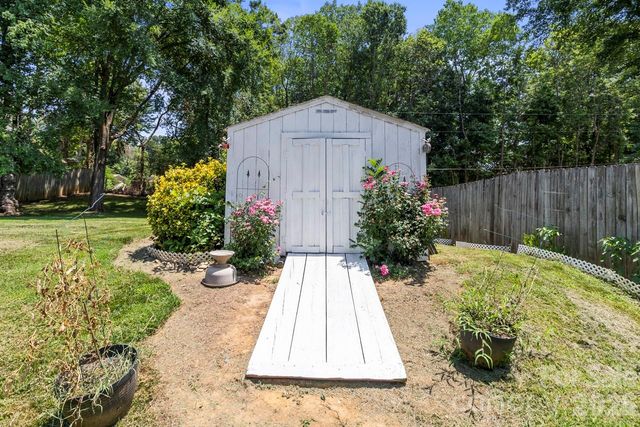 6325 Ellesmere Court, Charlotte, NC 28227