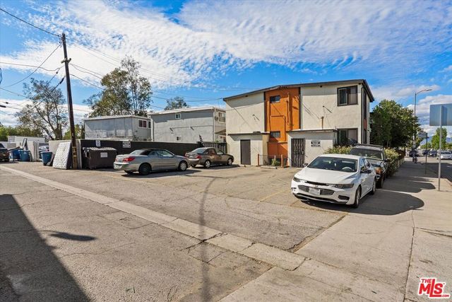 7559 Whitsett Avenue, North Hollywood, CA 91605