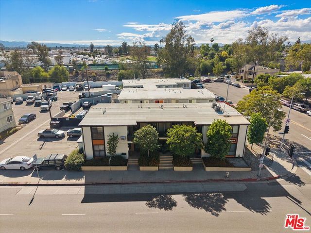 7559 Whitsett Avenue, North Hollywood, CA 91605