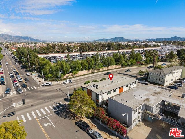 7559 Whitsett Avenue, North Hollywood, CA 91605