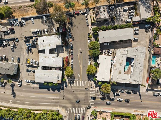 7559 Whitsett Avenue, North Hollywood, CA 91605