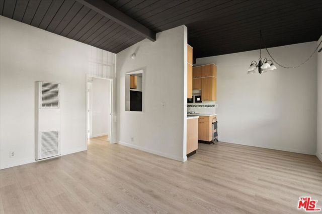 7559 Whitsett Avenue, North Hollywood, CA 91605