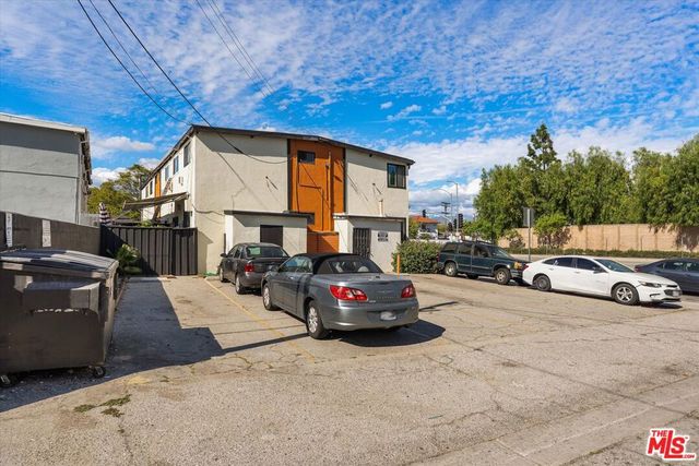 7559 Whitsett Avenue, North Hollywood, CA 91605