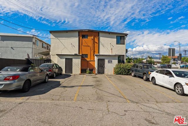 7559 Whitsett Avenue, North Hollywood, CA 91605
