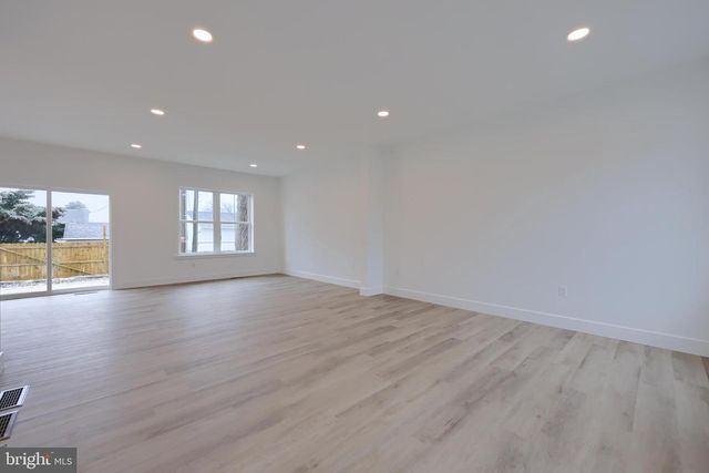 520 WOODCREST AVE, Lititz, PA 17543