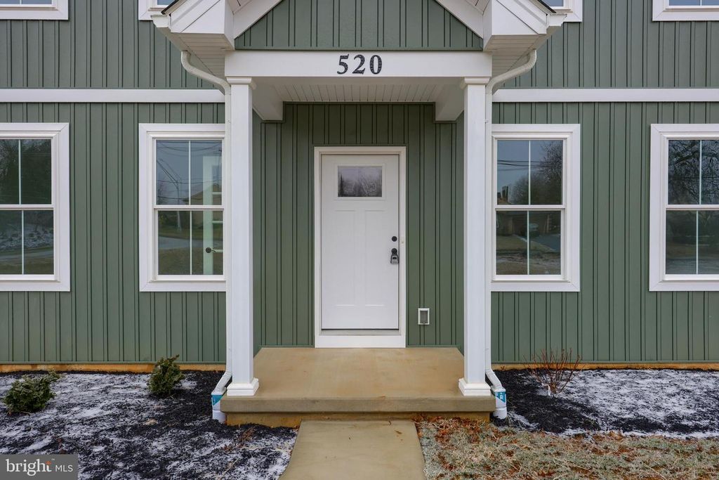 520 WOODCREST AVE, Lititz, PA 17543