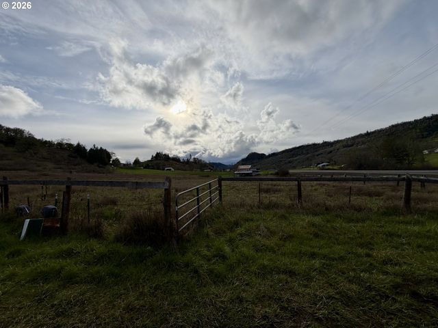 3800 HAPPY VALLEY Rd, Roseburg, OR 97471