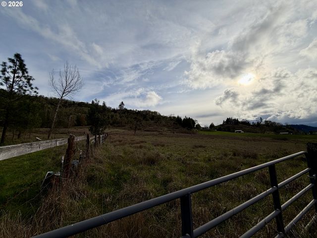 3800 HAPPY VALLEY Rd, Roseburg, OR 97471