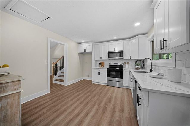 712 Overland Trail, Woodstock, GA 30189