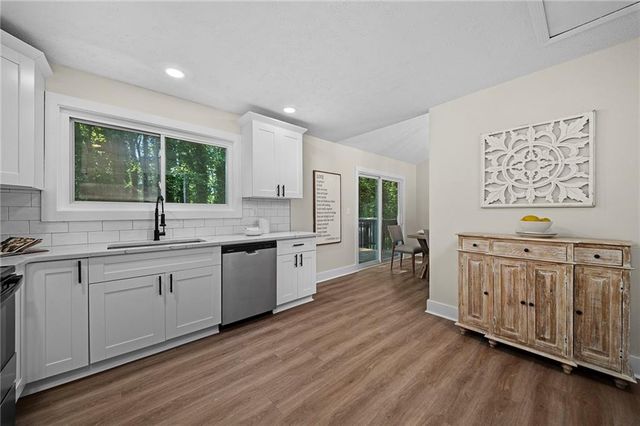 712 Overland Trail, Woodstock, GA 30189