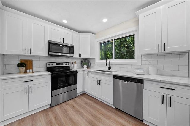 712 Overland Trail, Woodstock, GA 30189