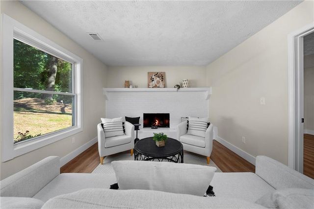 712 Overland Trail, Woodstock, GA 30189