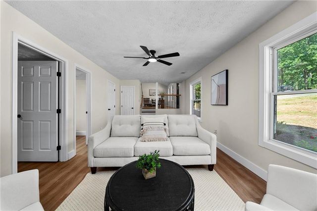 712 Overland Trail, Woodstock, GA 30189