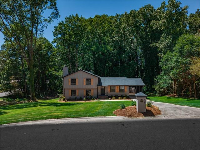 712 Overland Trail, Woodstock, GA 30189