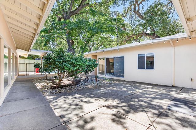 7714 Parkwoods Dr, Stockton, CA 95207