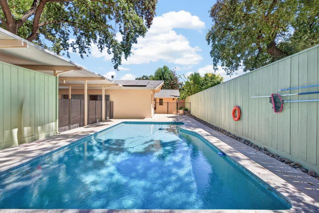 7714 Parkwoods Dr, Stockton, CA 95207