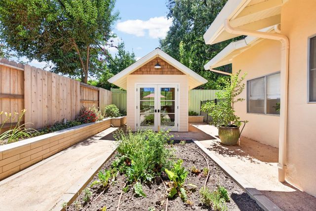 7714 Parkwoods Dr, Stockton, CA 95207