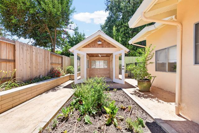 7714 Parkwoods Dr, Stockton, CA 95207