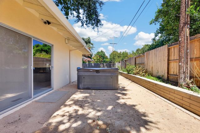7714 Parkwoods Dr, Stockton, CA 95207