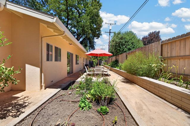 7714 Parkwoods Dr, Stockton, CA 95207