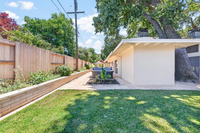 7714 Parkwoods Dr, Stockton, CA 95207