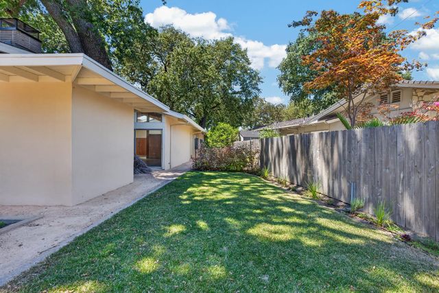 7714 Parkwoods Dr, Stockton, CA 95207