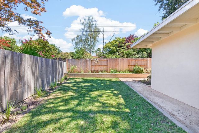7714 Parkwoods Dr, Stockton, CA 95207