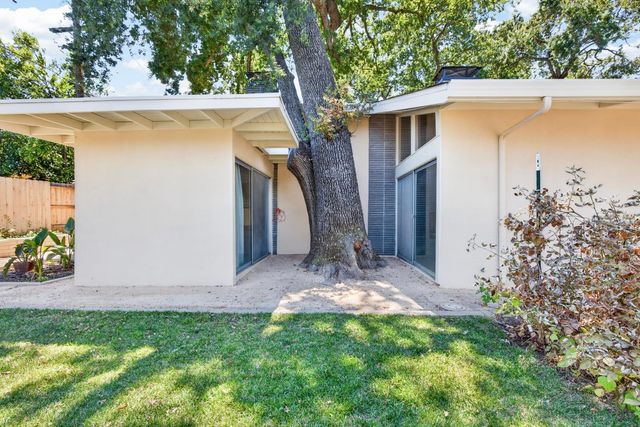 7714 Parkwoods Dr, Stockton, CA 95207