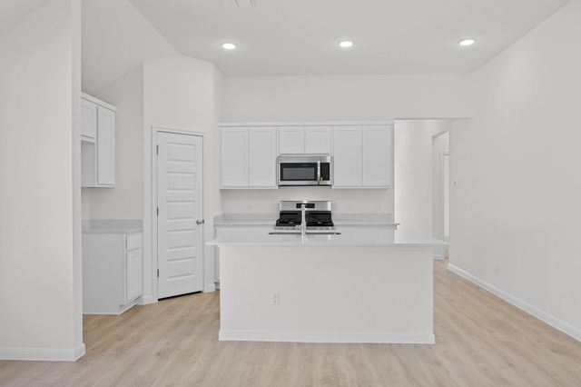 277 Bendecido LOOP, Elgin, TX 78621
