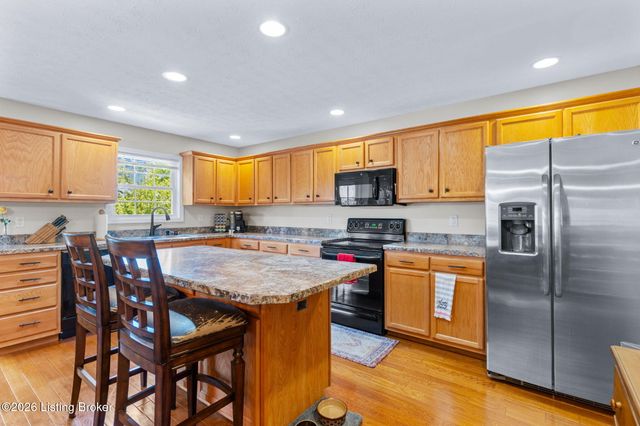 7928 Windgate Dr, Louisville, KY 40291